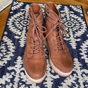 Awesome “like new” Dolce Vita Brown Nubuck platform booties.
